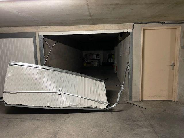 Einbruch und Diebstahl eines Motorrads aus einer geschlossenen Box