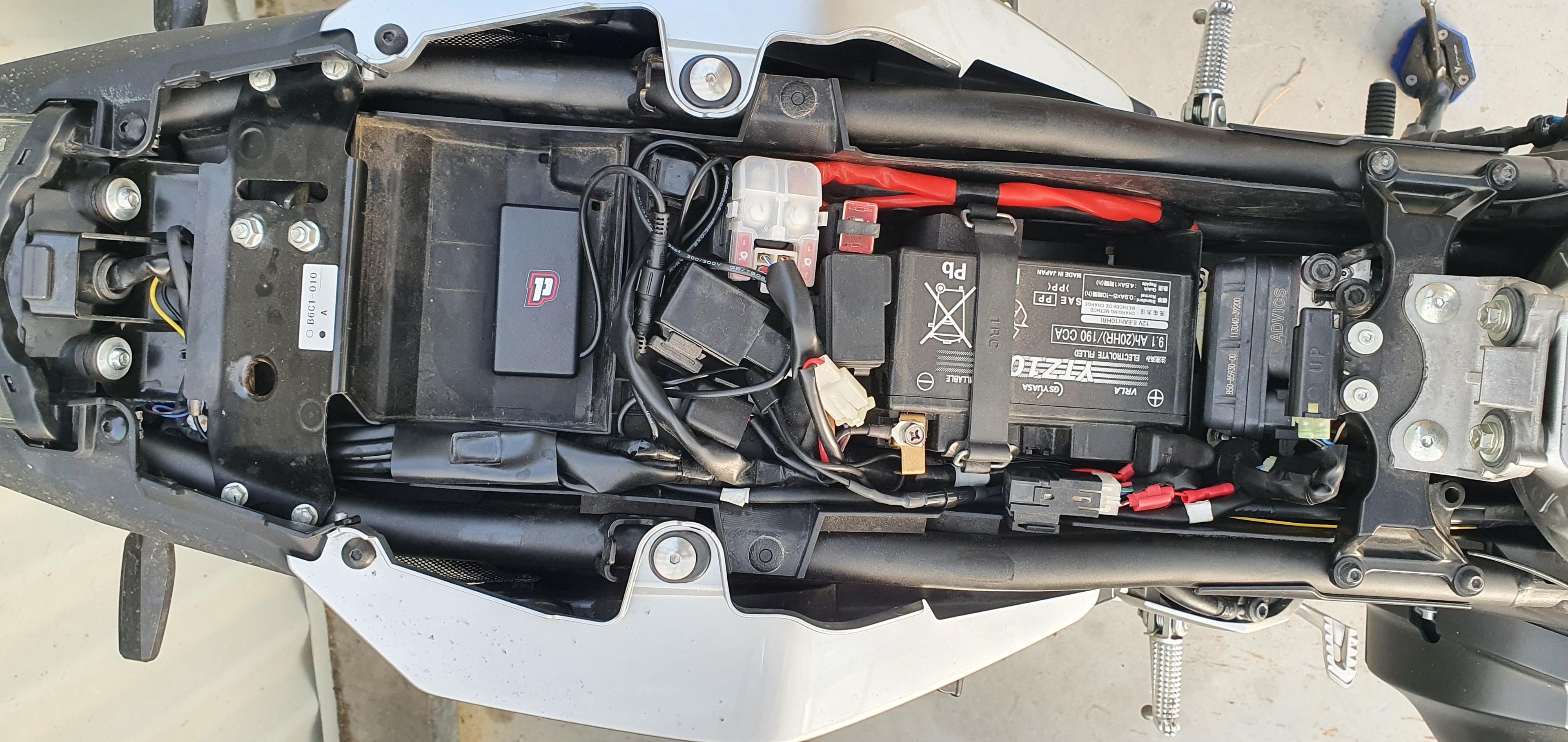 Installation of Pegase Moto tracker in 2 minutes in a motorbike 